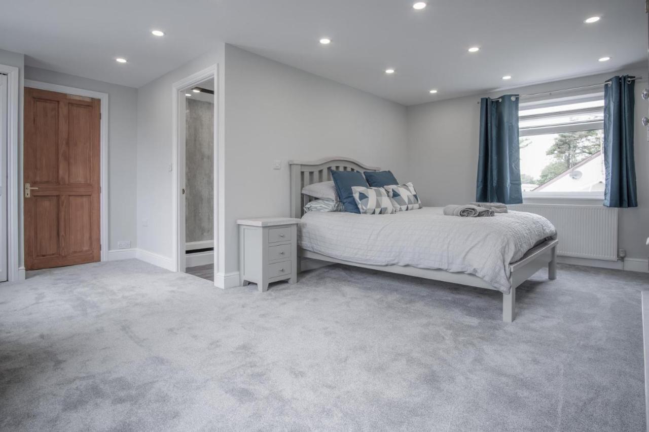 Pendeilo Villa - 5 Bedroom Holiday Home - 安姆罗斯 外观 照片